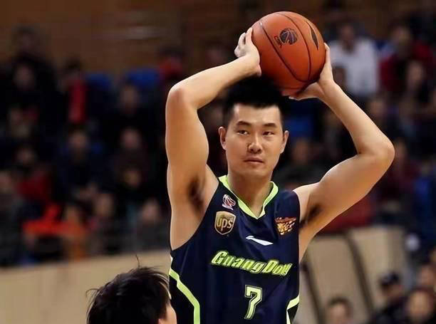 CBA新辟谣：王仕鹏积极表态愿意回归，易建联仍在考虑中！