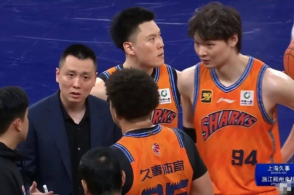 上海男篮接受央视采访，卢伟谈激励样本，张镇麟谈成长，李弘权谈拼搏，王哲林谈职业生涯圆满！