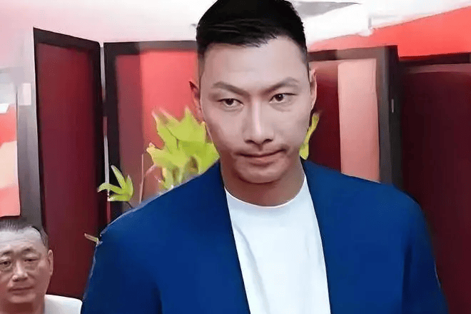 无缘入股宏远，易建联现身广东，妻儿赴美定居有结论