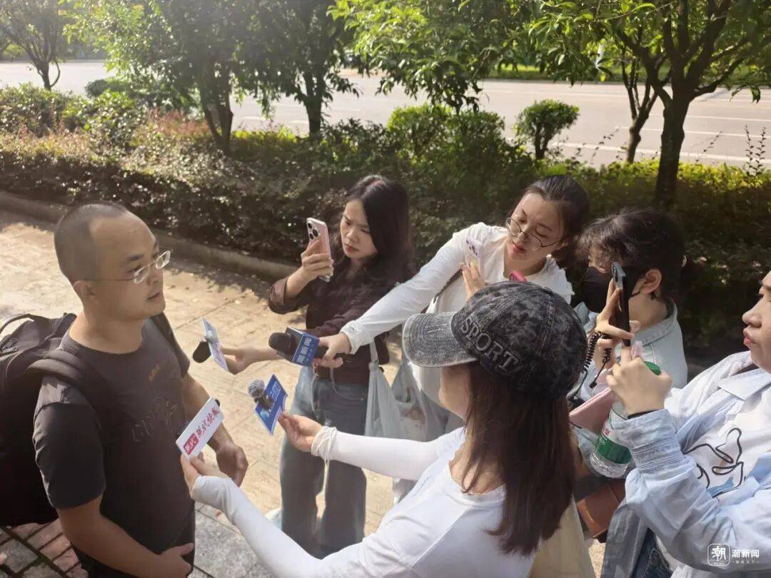弟弟举报哥哥冒名上大学案母亲未出庭