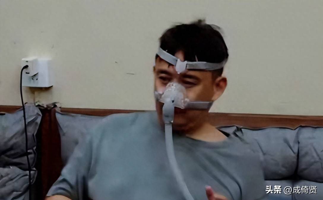 原创            黄磊还能活多久？ 睡觉离不开呼吸机，每天吃一把药，蘑菇屋成遗憾