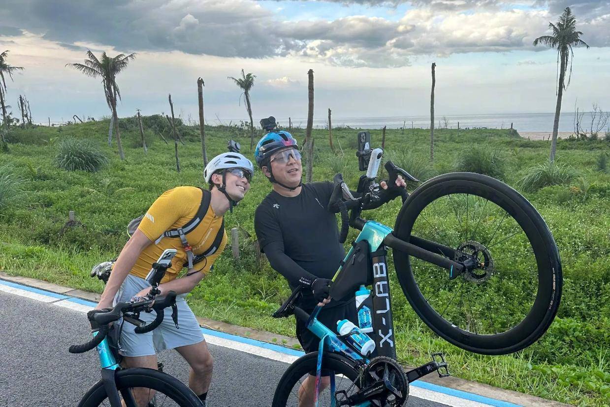 黄渤锁骨骨折后乐观表态:康复后定要安全骑行 分享安全骑行心得