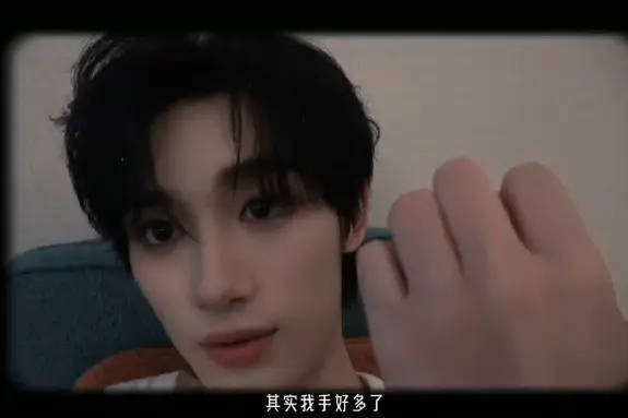 丁程鑫vlog谈手伤恢复：手指曾断骨重生，现正积极康复