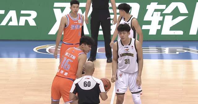 辽宁男篮小胜福建，李虎翼13+7+5全能，段睿骐7+5，后场双星适配