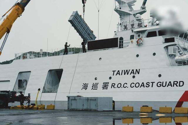 大陆反制日菲，遭台当局阻拦，两岸军机爆发对峙，台空军收到噩耗