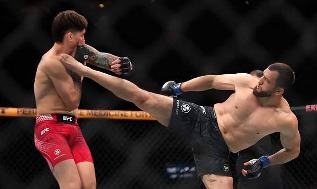 “散打沙皇”穆斯里穆再战UFC，遗憾落败！