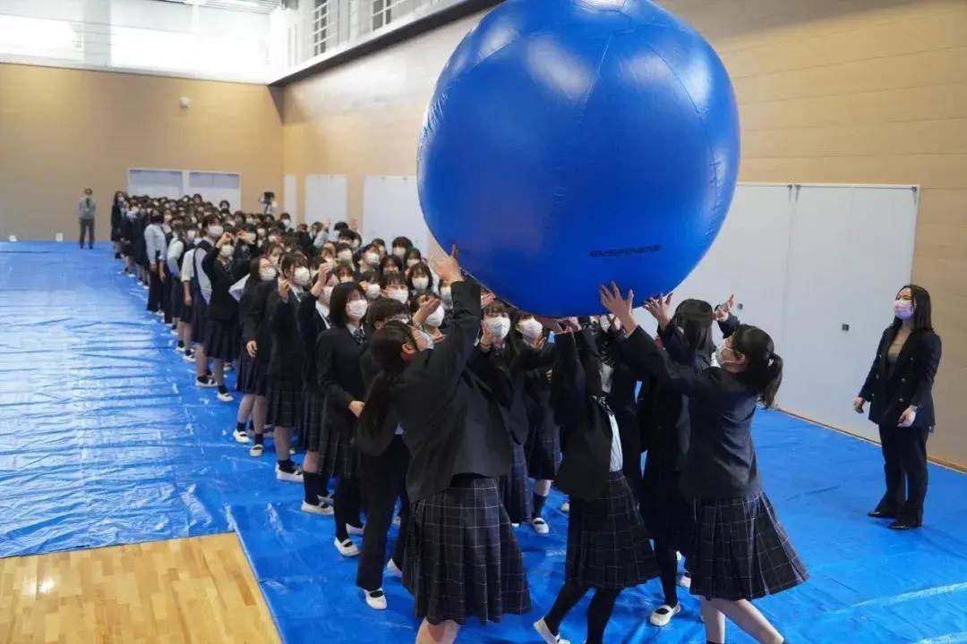 【点击题目⇒观看直播视频回放】日本高中面试，为什么还要面试家长呢？