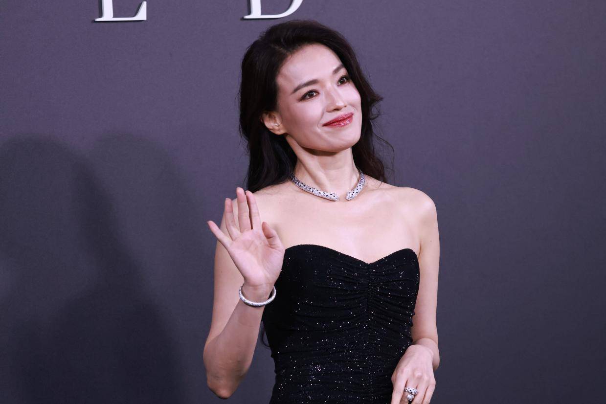 舒淇宋佳张婧仪华服耀眼 李现王天辰陈昊森帅气亮相展览
