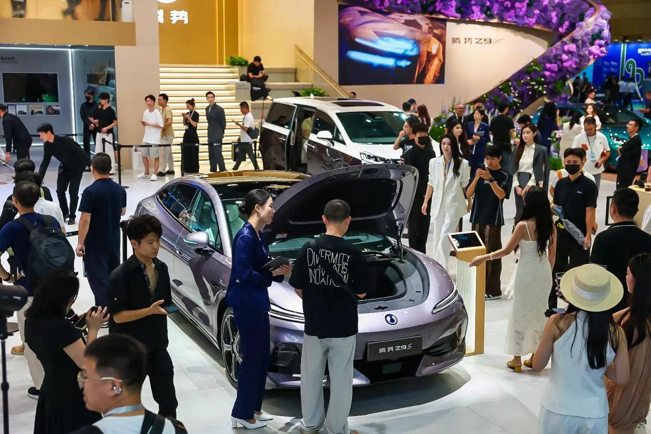 《预售价31.98万-38.98万元,腾势Z9S展车抵达全国166城334家门店》