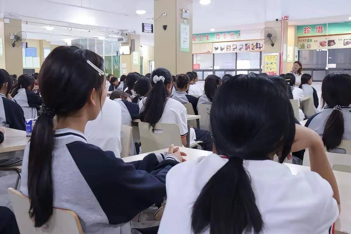 中学男教师多次骚扰女学生 官方通报