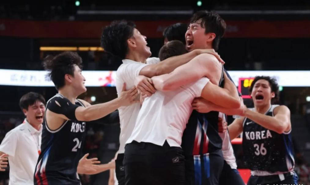 杨瀚森的新队友——决赛狂砍27分18篮板，带队12年再夺金牌！