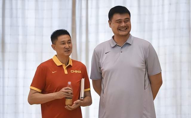原创
            杜锋拒绝6000万超级合同！不是不爱中国男篮，是规则逼他二选一