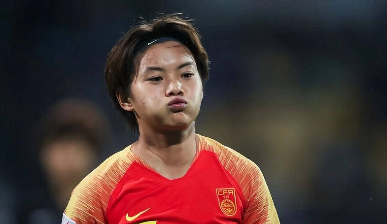 中国女足VS越南女足首发预测:吴海燕出击,王霜领衔,王妍雯冲锋