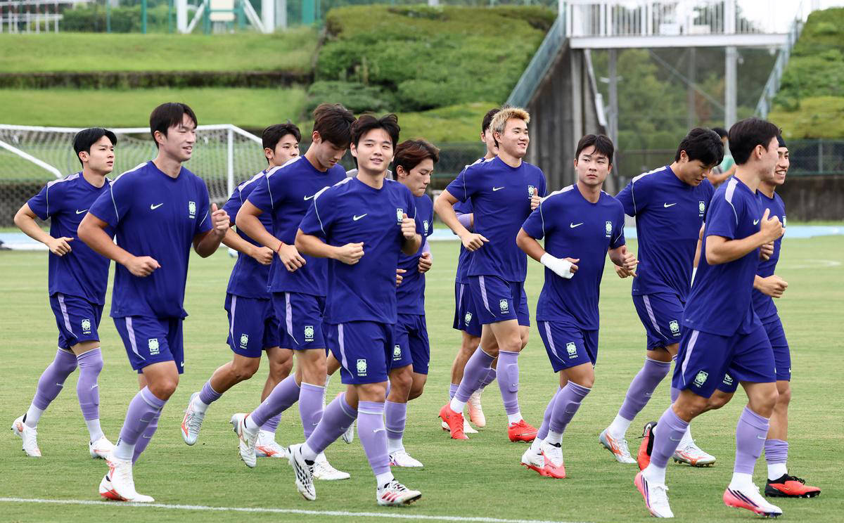日本男足依然以海外球员为主,乌拉圭男足近期表现不佳