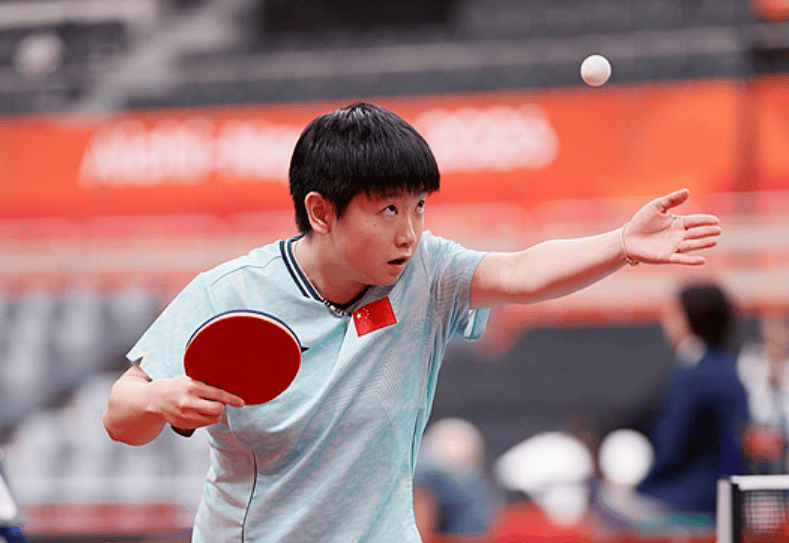 孙颖莎4-0晋级，对手拿蛋糕合影很开心！王曼昱下轮对决杜凯琹