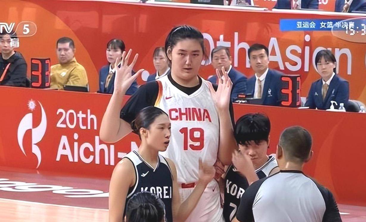 中国女篮32年首丢亚运决赛！杨毅一语道破输球根源，王思雨太委屈