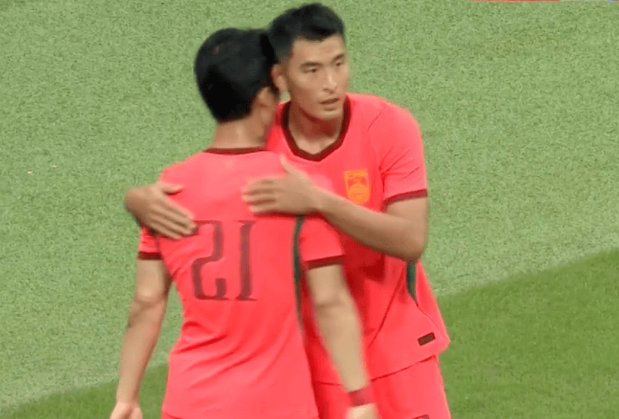 大练兵!中国男足3-0击败马尔代夫,上半场表现一般,球员之间配合不佳