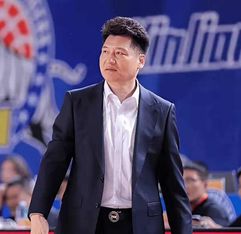 CCTV5直播：新疆男篮迎战青岛男篮，姜正秀对决刘维伟，辛普森上演首秀