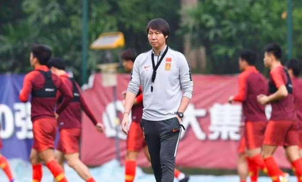 9.27日：国足友谊赛后建议留五将建中轴线：蒋光泰刘殿座搭档韦世豪