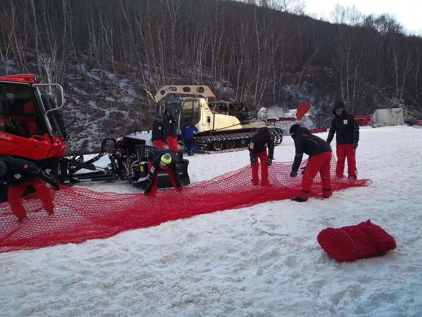 滑雪场防护网 雪场安全防护设施怎么选