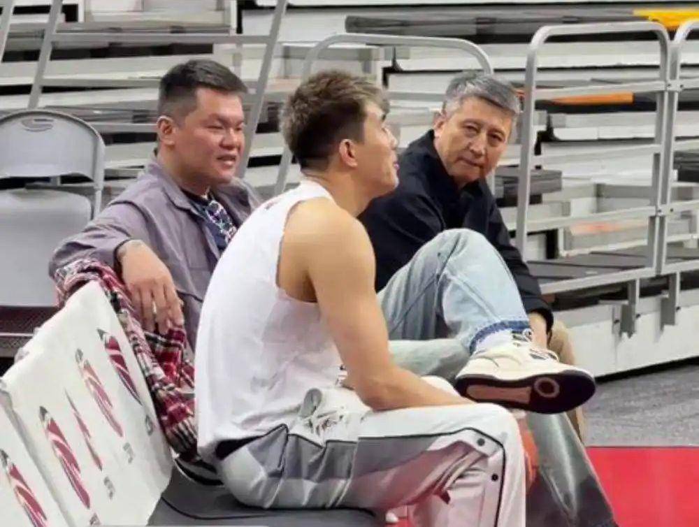 结果不会陪任何人演戏！朱芳雨灵魂三问，似驳斥郭士强“努力论”
