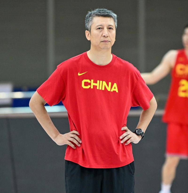 郭士强被动！名记：CBA球队老总不满，无偿征召球星影响状态，成绩一塌糊涂