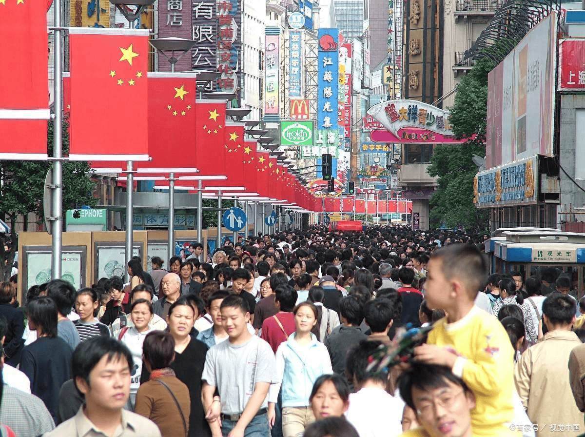 景区挤爆,民宿凉透?别再做梦了,行业已入
