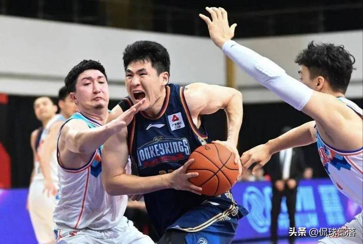 不打CBA了？中国男篮掀起出海潮，下赛季十多名球员奔赴NCAA联赛