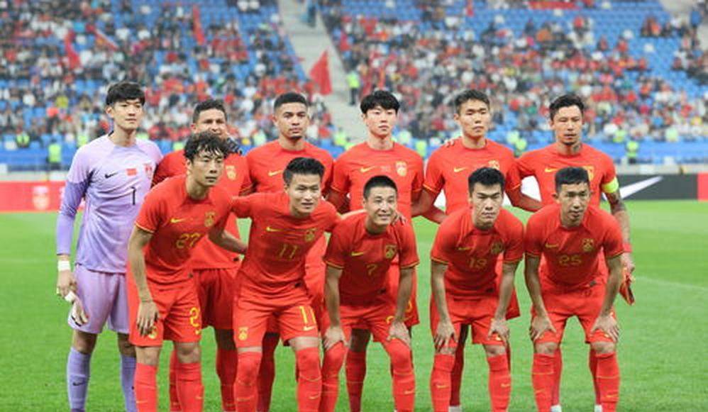 国足主场0比5惨败巴勒斯坦，邵佳一揽责仍被徐江炮轰，防线崩盘谁该负责