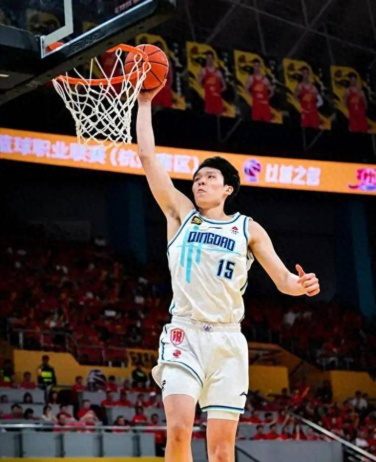 10月4日：不打CBA了？中国男篮掀起出海潮，下赛季十多名球员奔赴NCAA联赛