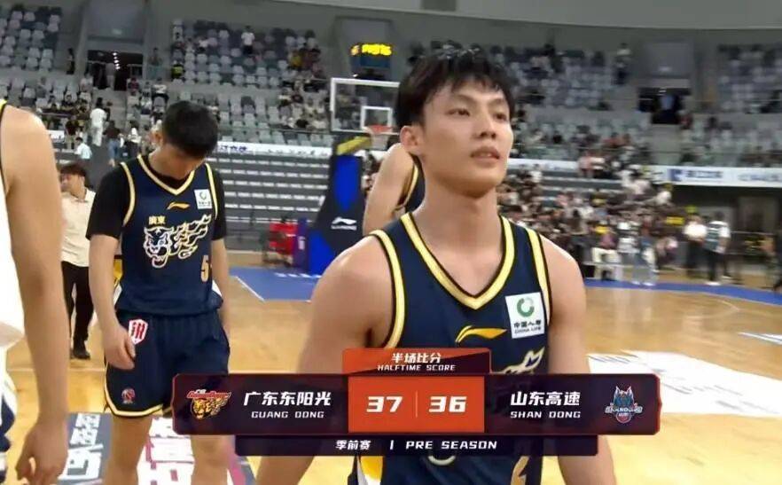 山东男篮逆转广东，胡明轩11+4徐杰8中1，崔永熙9分王岚嵚10分4板