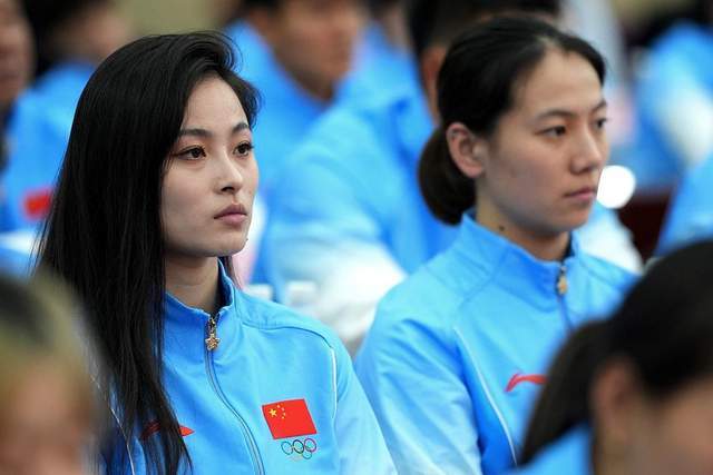 亚运总结大会美女运动员上演长发杀，她被日本媒体尊称为空手道女皇