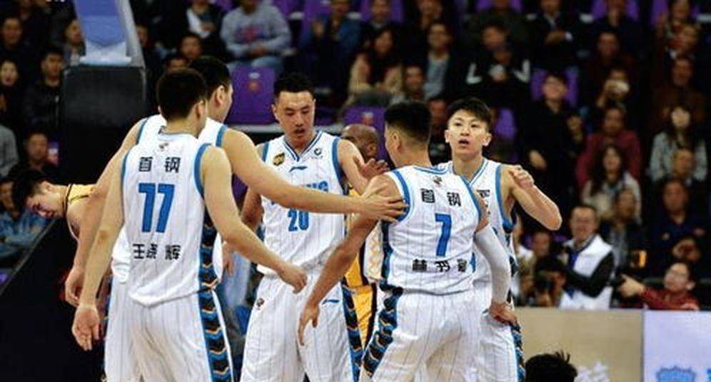 10月13日：翟晓川罕见盛赞李楠懂大家想法，北京男篮季前赛三连胜，更衣室将帅齐心