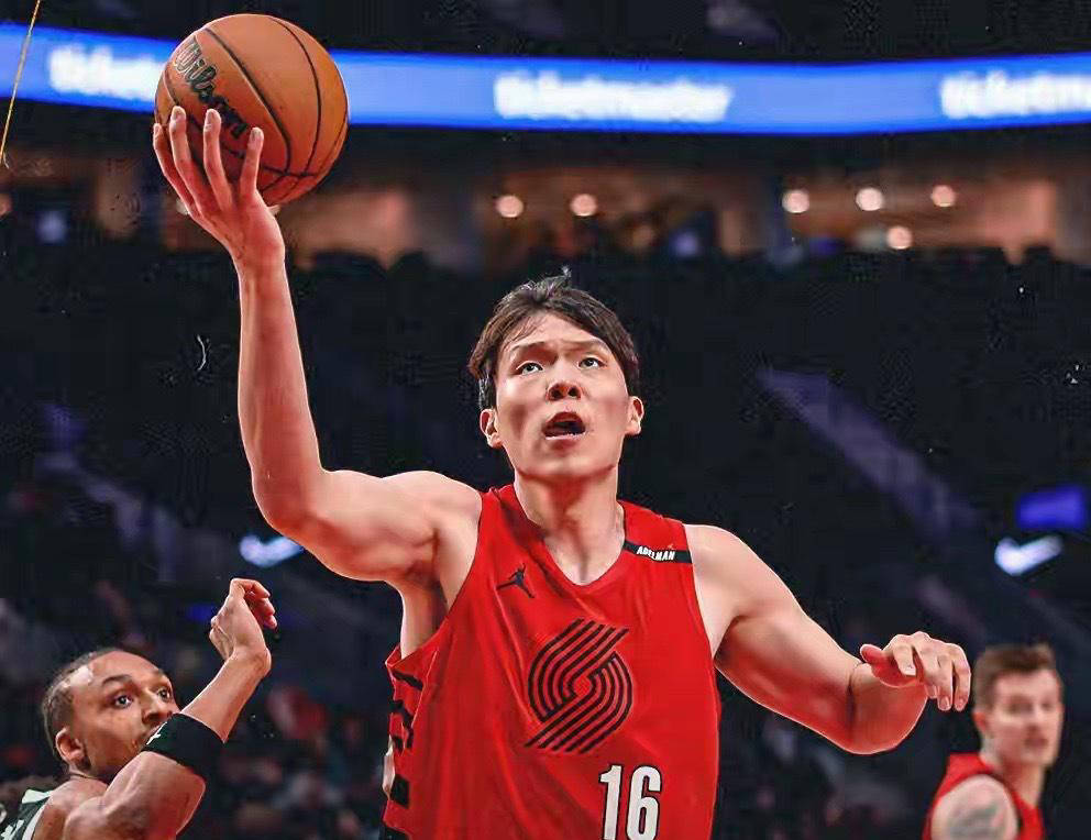 杨瀚森杰出表现，开拓者连胜，稳固第三中锋地位，潜力无限
