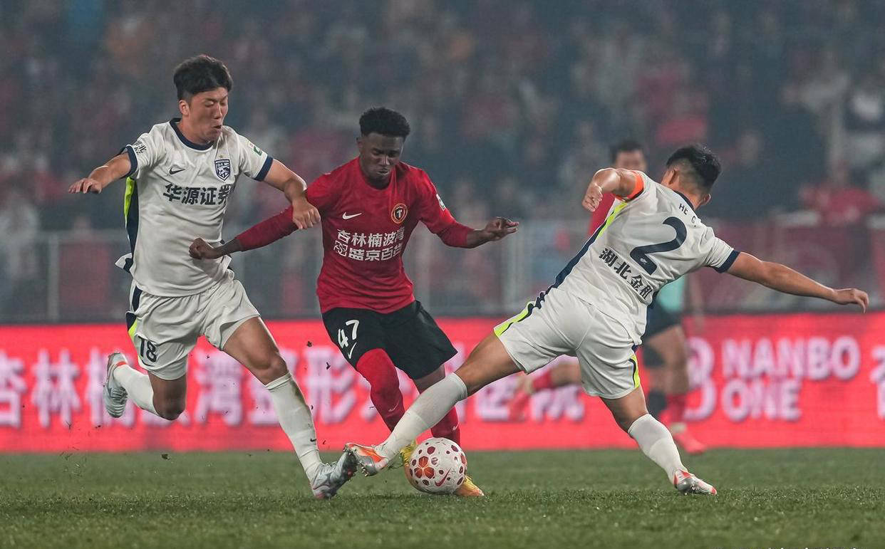 辽宁铁人4-0大胜青岛海牛 关键3分助力保级压力转向武汉三镇