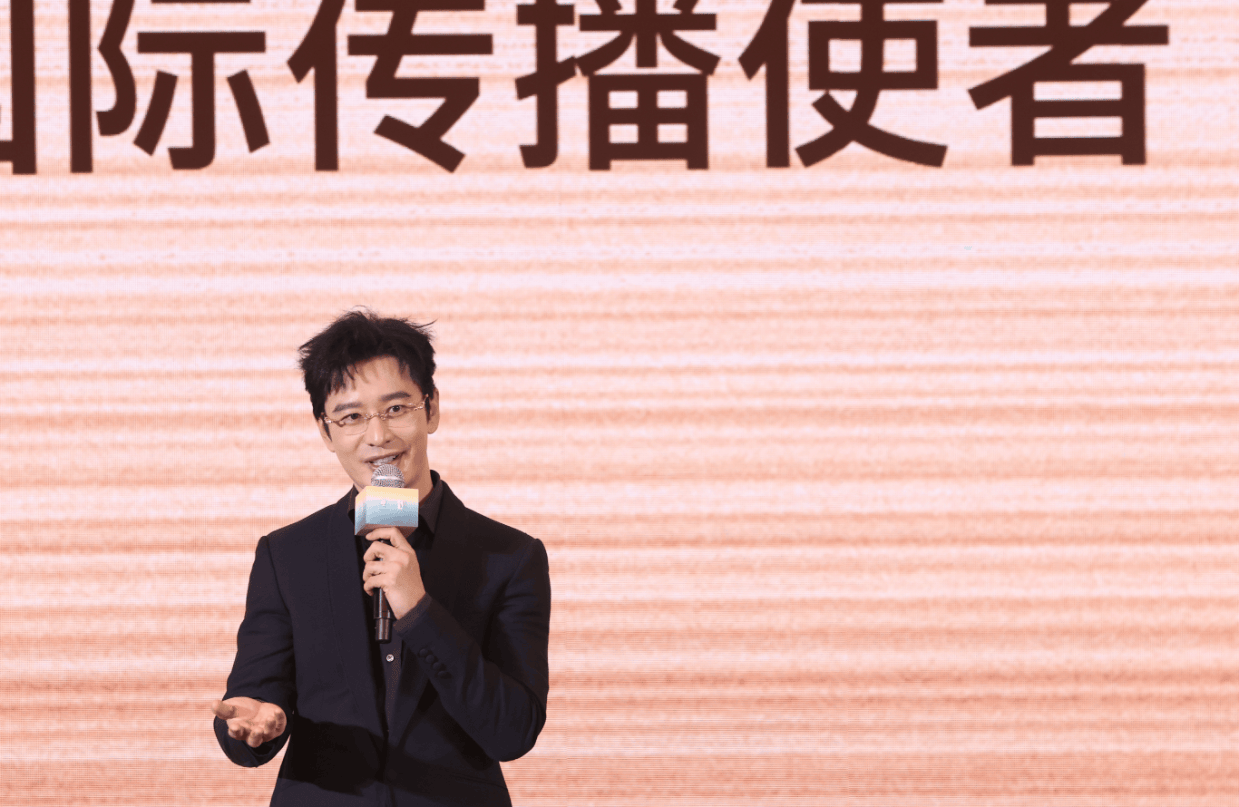 黄晓明受邀担任金鸡国际传播使者 希望邀请更多国外电影人来中国交流封面图