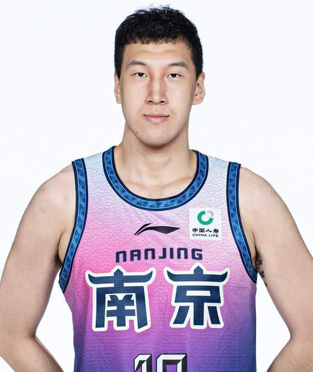 杜润旺5记三分手刃老东家！赛后拥抱胡明轩，广东官方保持沉默
