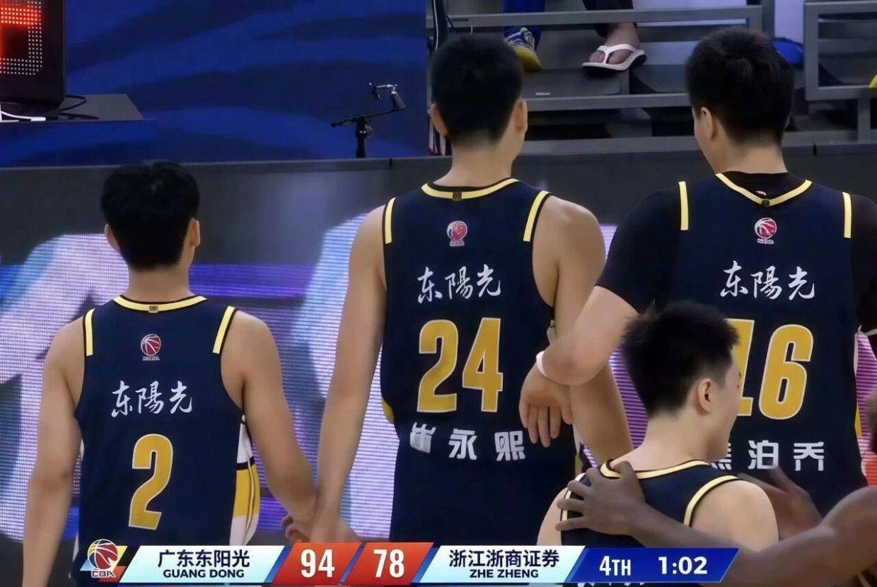 广东男篮逆转广厦与双子星无关，胡明轩徐杰集体“隐身”，十一冠王能走多远?