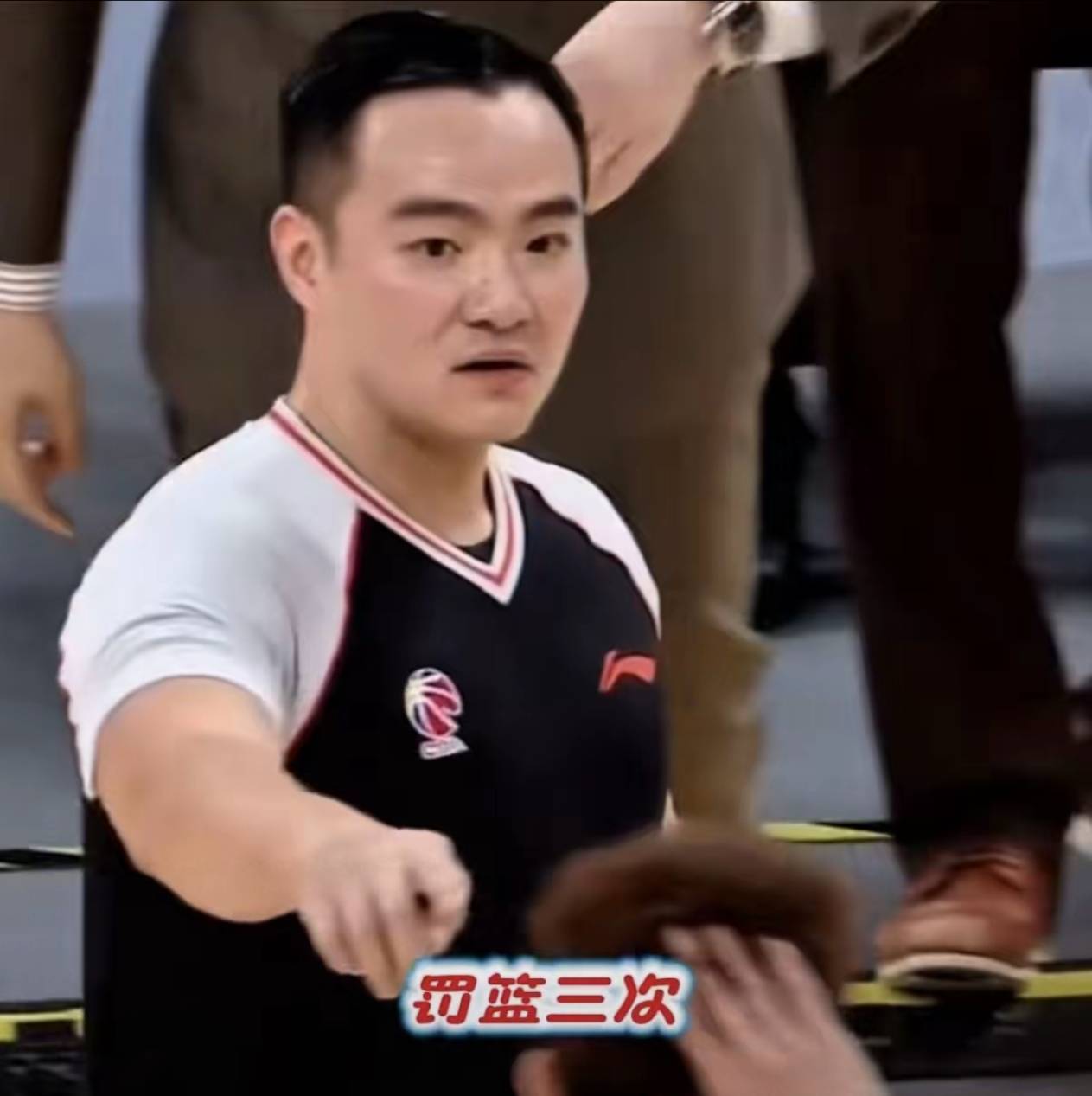 客场太难了！广厦主场争议判罚引热议，半场罚球22:6，辽篮憋屈输球