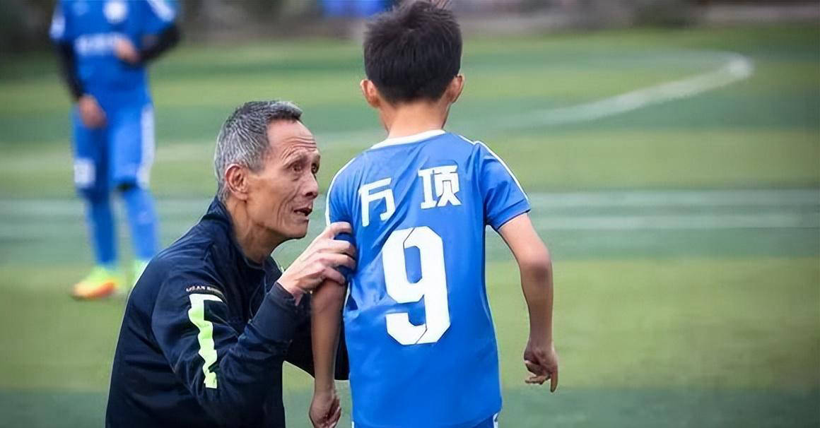 牛！17岁小将万项在青年欧冠首秀中破门，助球队夺得胜利