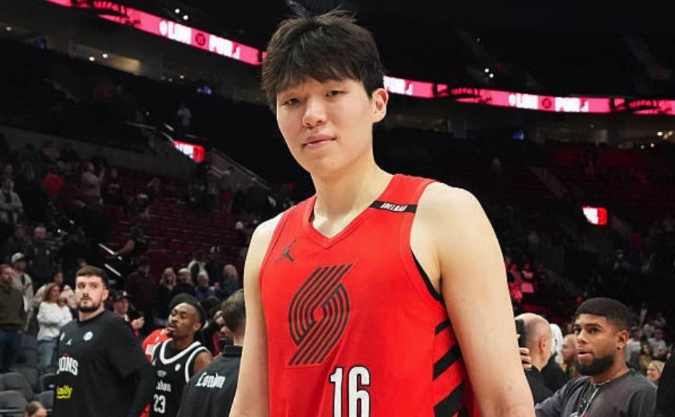 凌晨续约！杨瀚森实际到手有多少钱？姚明之后又一位中国中锋！