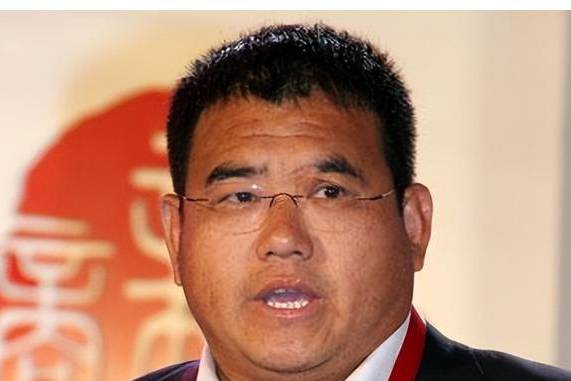 那个为汶川地震捐款1亿的超级富豪，因身体透支，45岁因病去世了