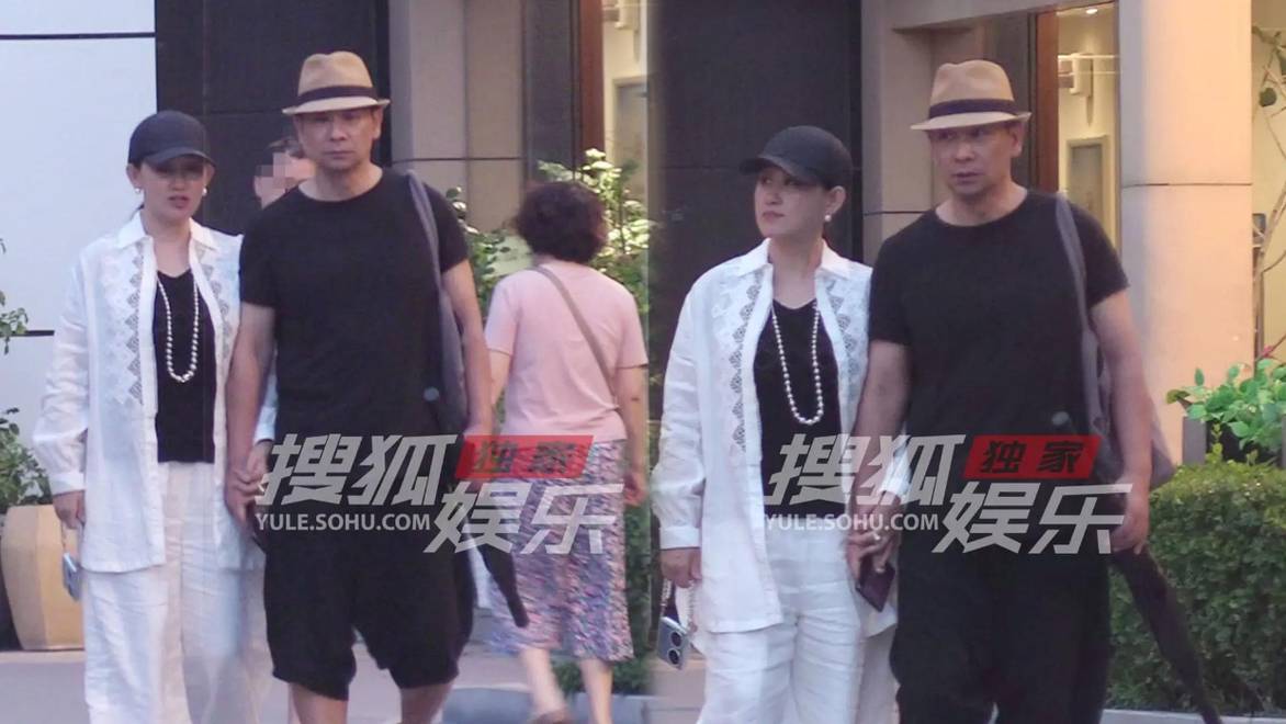 赵文卓张丹露雨天外出按摩，全程贴心护妻好恩爱