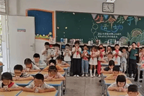 学生不订奶就后排罚站？官方回应