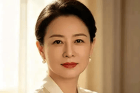 64 岁阿姨坦言：婚近四十年，丈夫每晚都要搂着我睡