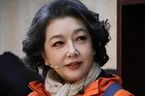 59岁江珊现状：满头白发步履蹒跚，胖到160斤，无单位也无退休金