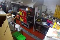 “店员故意将头屑撒到食物上”，知名餐饮品牌翻车