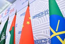 金砖峰会在即，普京一出手，就要刨掉美国的根