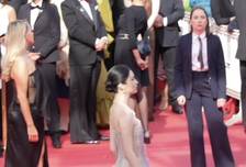 周也戛纳红毯杀疯了！雾灰高定直接封神，清冷贵气感拉满～谁还没有爱上她