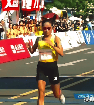 朱卿斩获 2026 沈阳马拉松全马国际第三 拿下国内女子组头名！